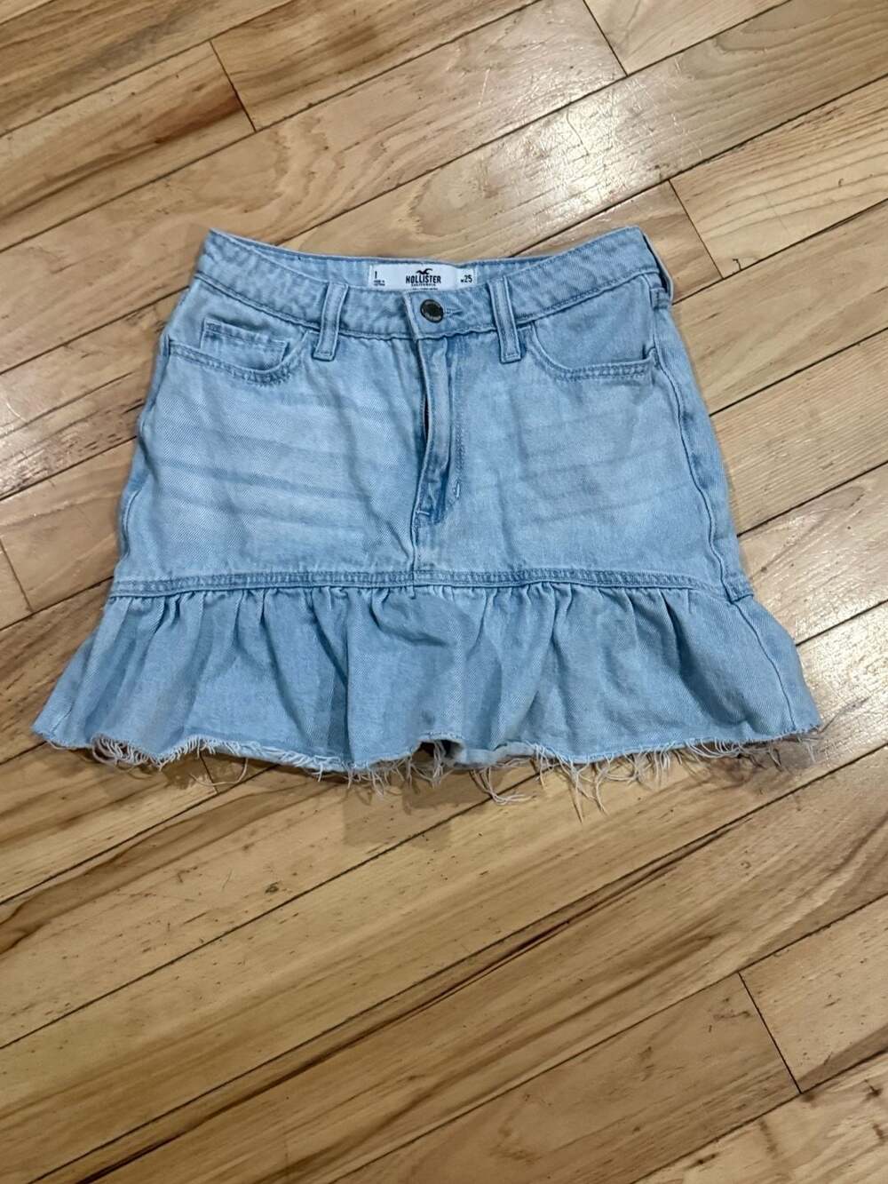 Hollister Ultra High-Rise Ruffle Denim Skirt Size 1 w25 Light Wash